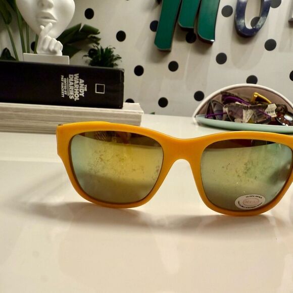 Super Cool True Vintage 1970s Yellow 3D Geometric Ribbed Unisex Sunglasses main image 4
